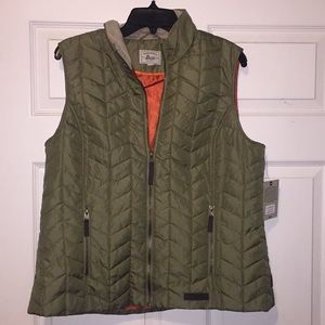 Bass brand size large Olive vest. NWT
